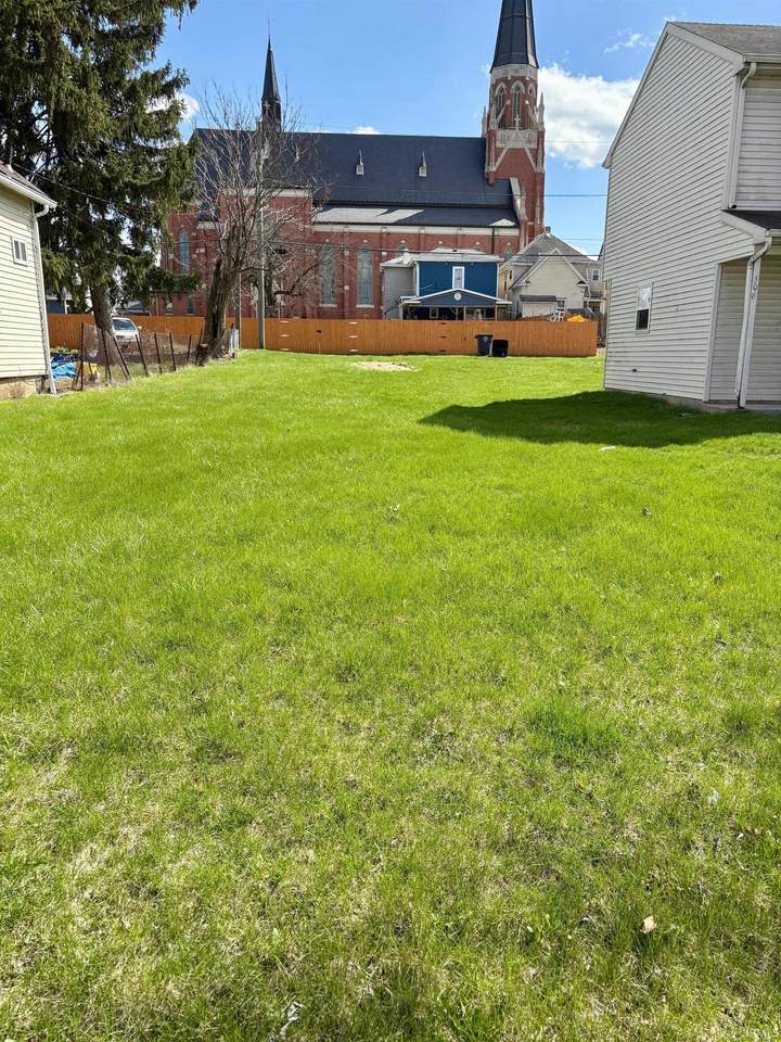 512 Buchanan Street - Photo 1