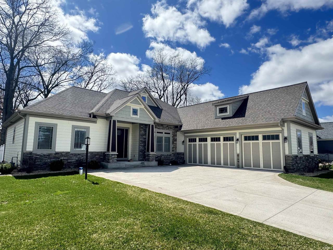 16094 Cobblestone Square Drive - Photo 1