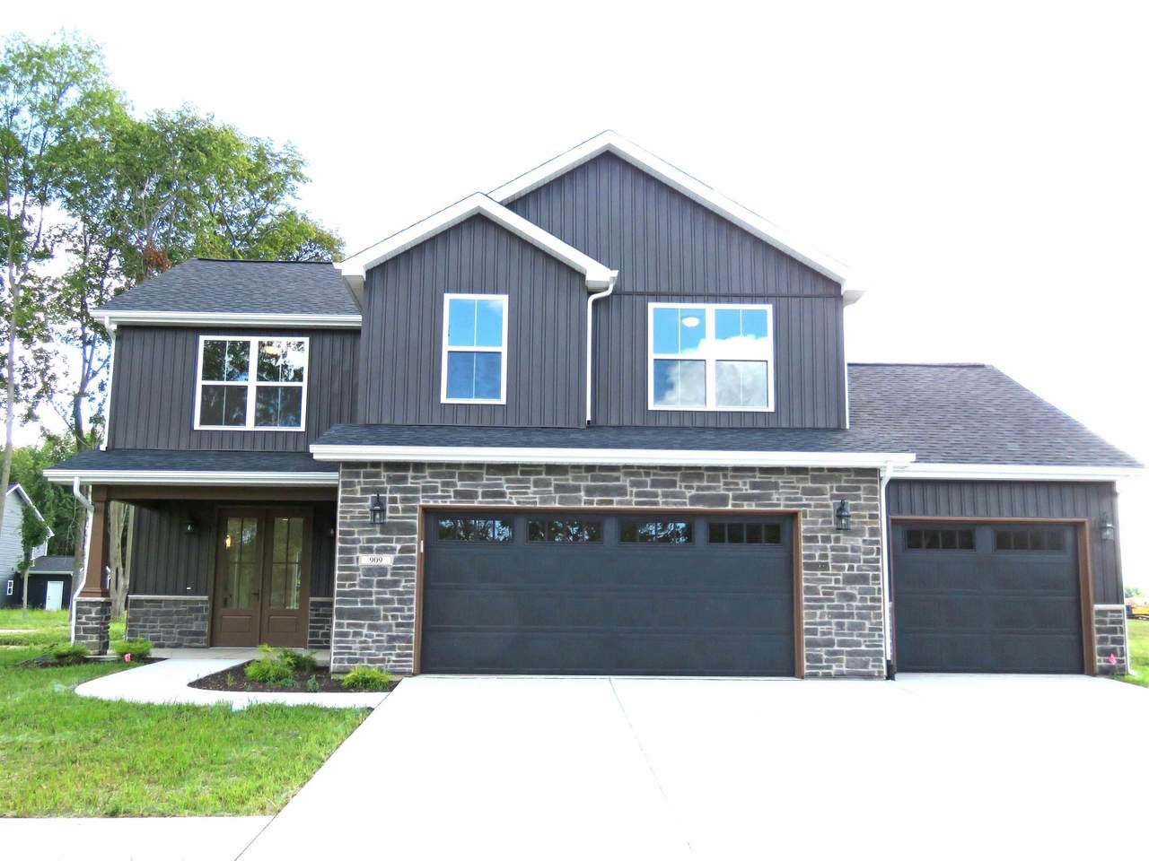 909 Hoke Avenue - Photo 1