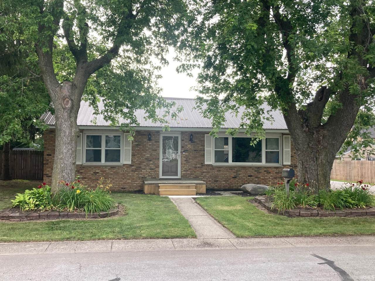 305 Lincoln Avenue - Photo 1