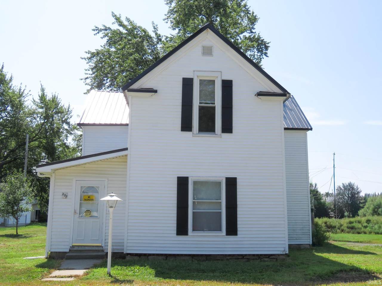 207 Lincoln Street - Photo 1
