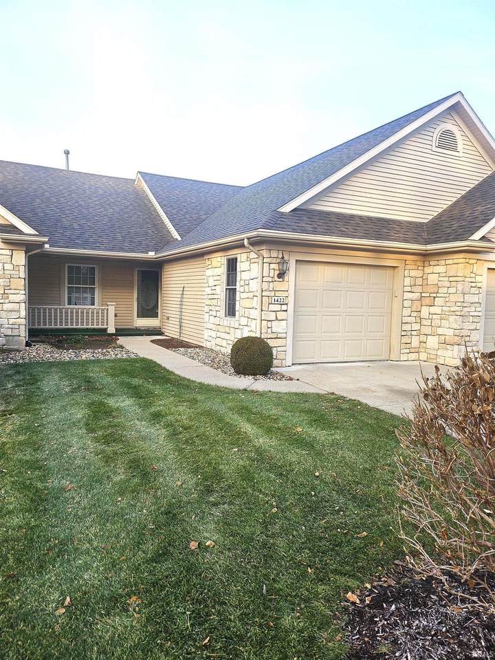 1422 Canterbury Court - Photo 1