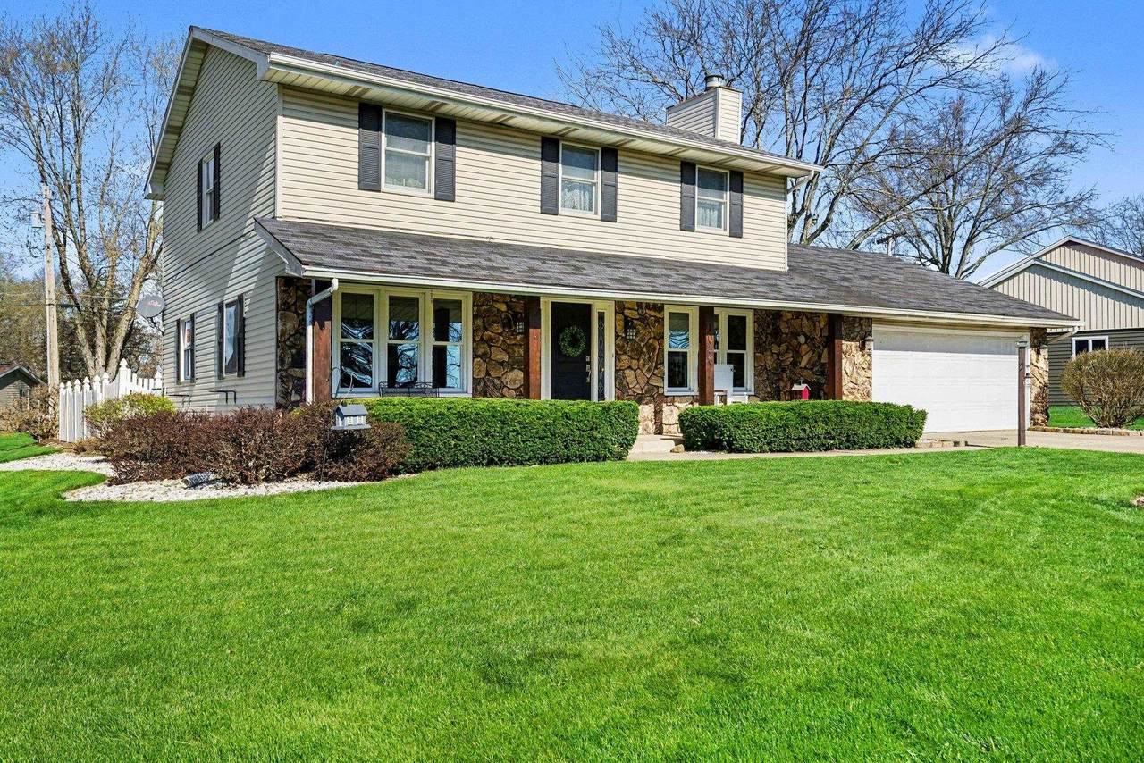 1056 Parkwood Drive - Photo 1