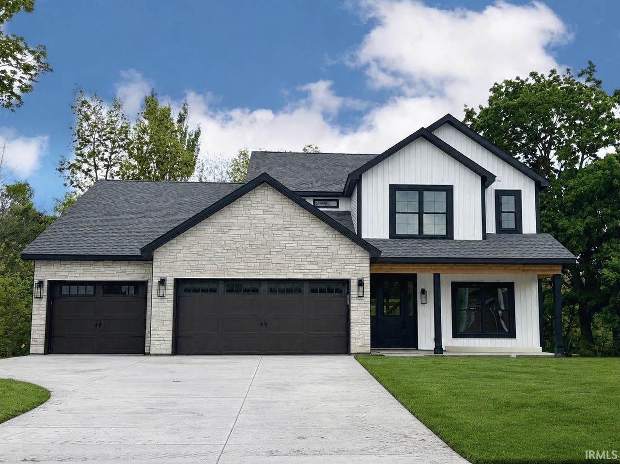 411 Illinois Street - Photo 1