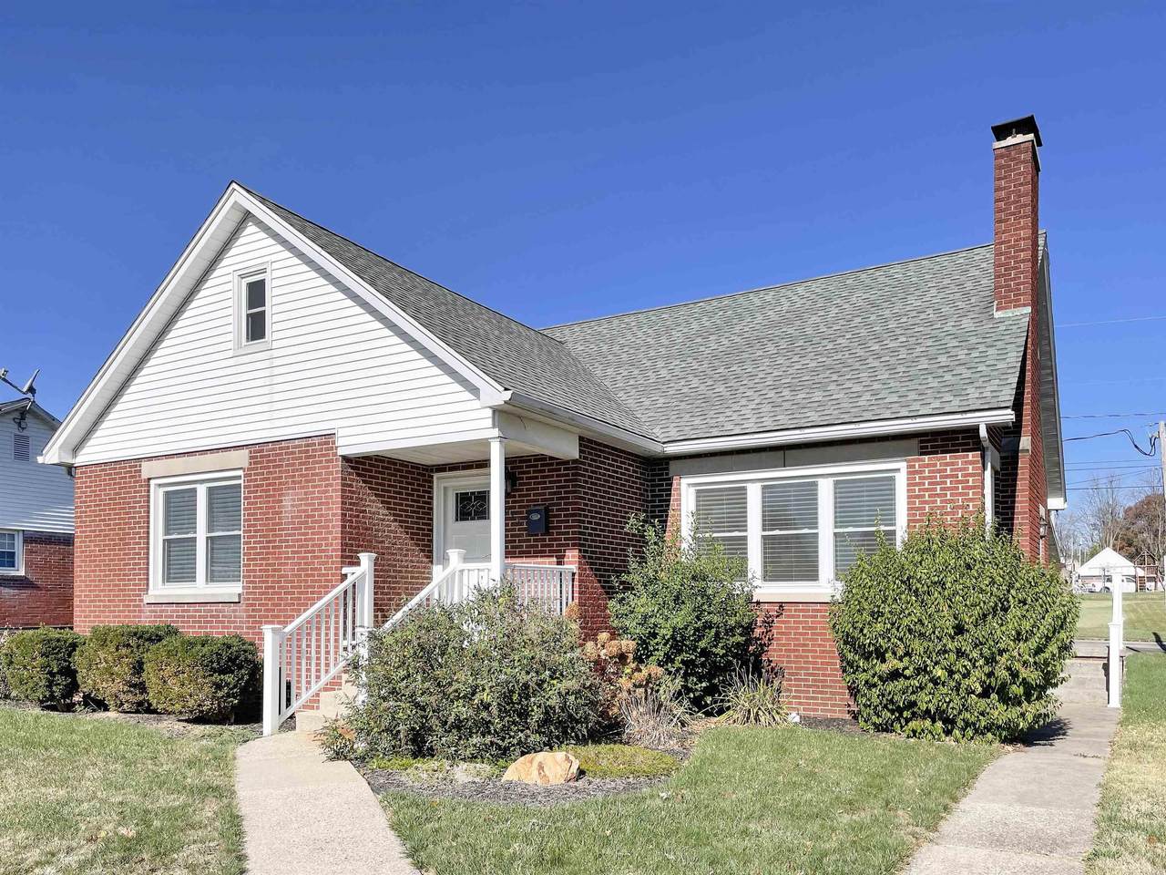 612 8th Street - Photo 1