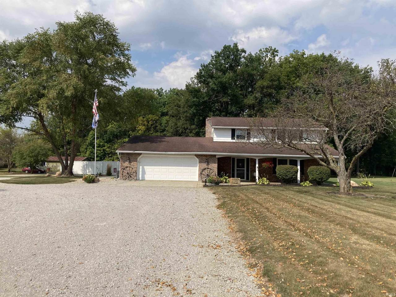 5896 300 W - Photo 1