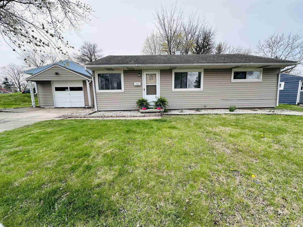 1309 Hedgewood Drive - Photo 1