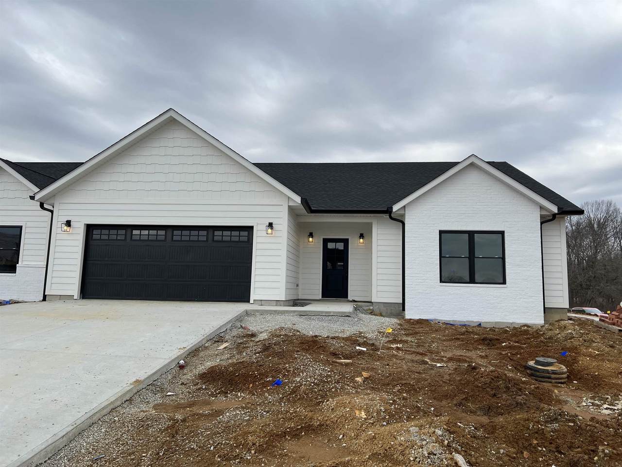 902 Stonehenge Drive - Photo 1