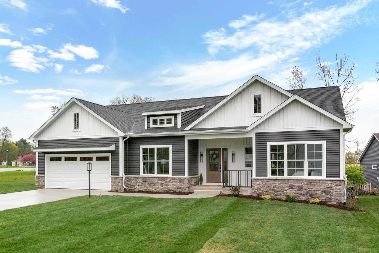 18086 Stoneridge Drive - Photo 1