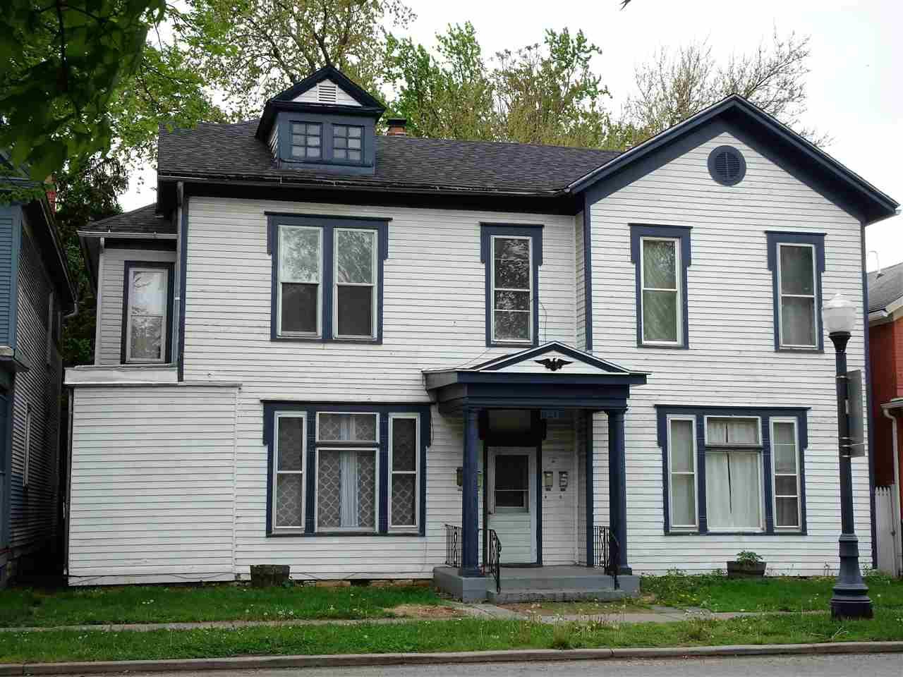 821 Jefferson Boulevard - Photo 1