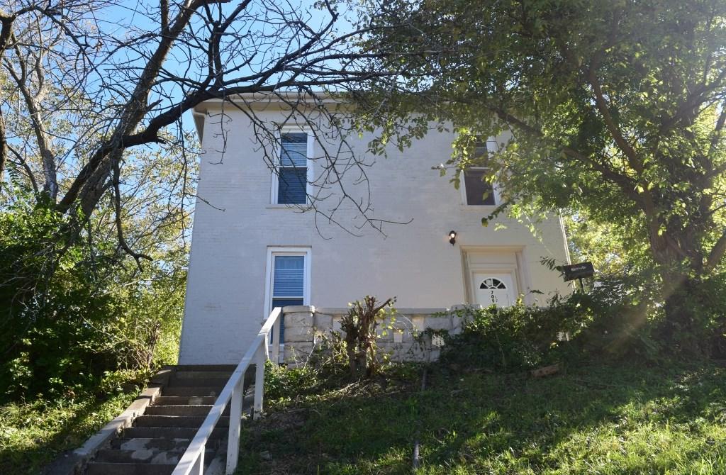 709 4th St - Photo 1