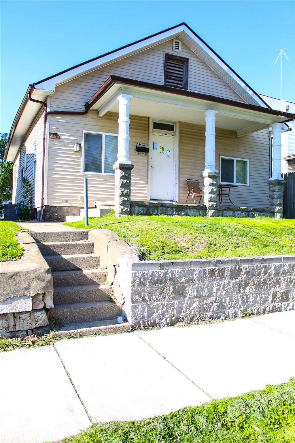 1916 Vinton Street - Photo 1