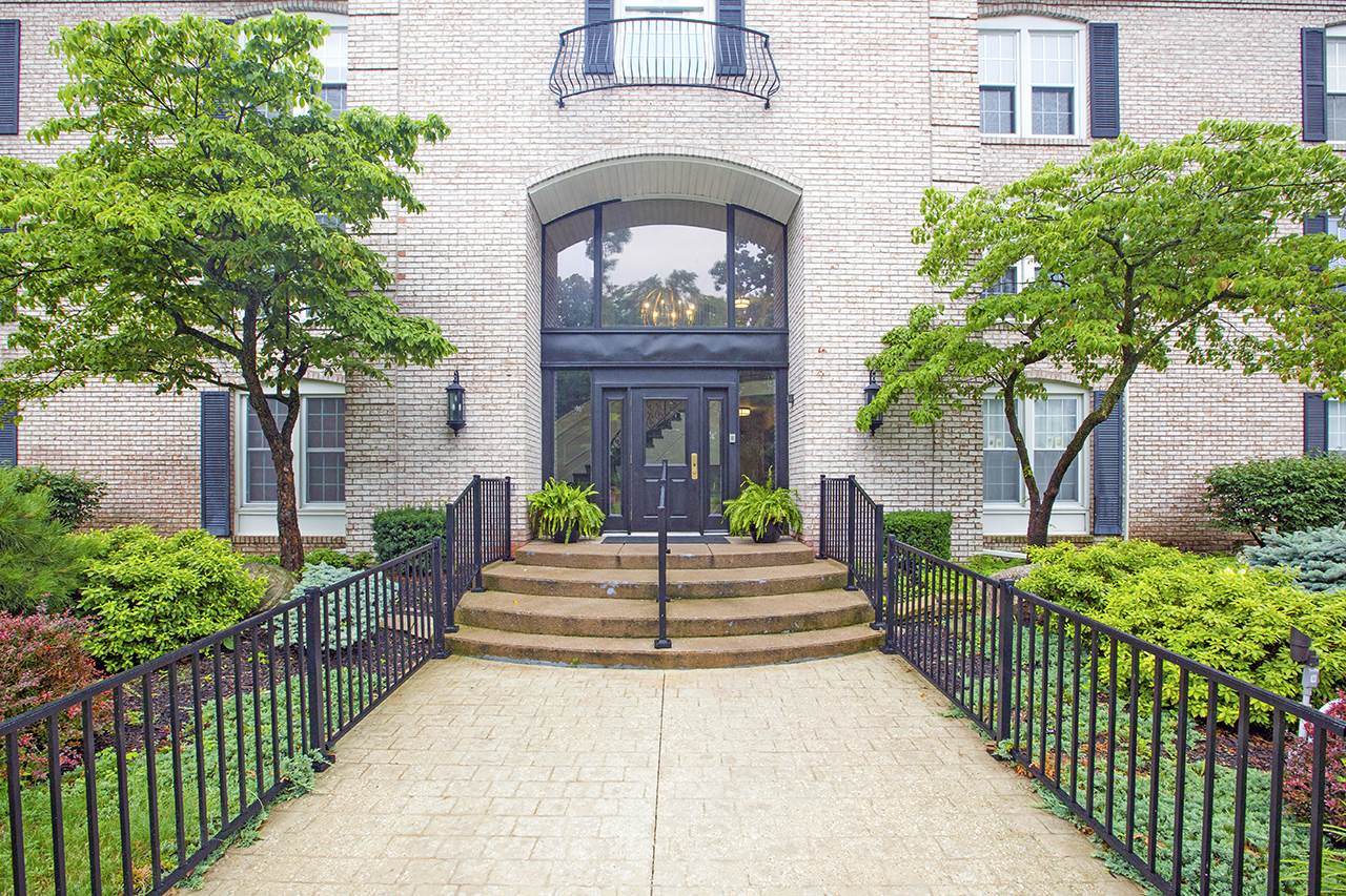1077 Greenleaf Boulevard - Photo 1