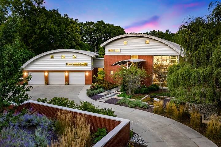 920 West Parkway Drive - Photo 1