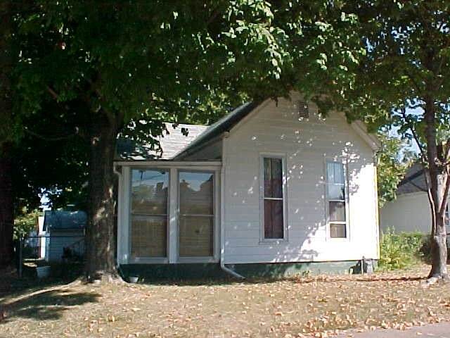 1021 Elliott Street - Photo 1