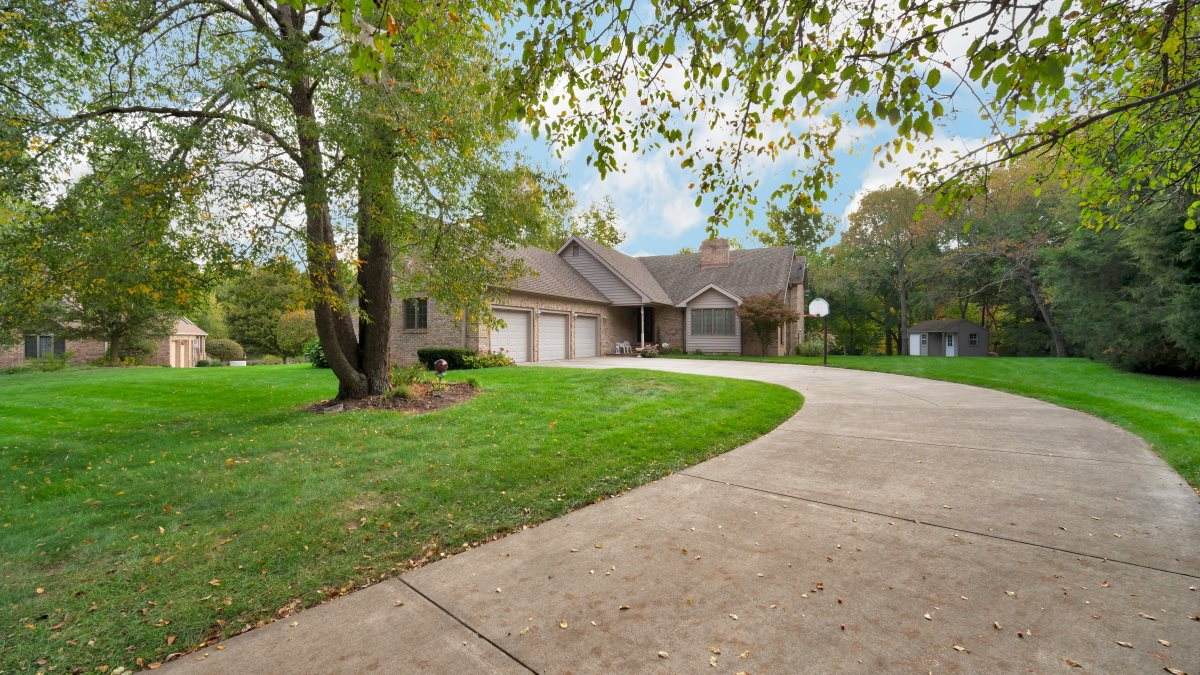 608 Knoll Wood Lane - Photo 1