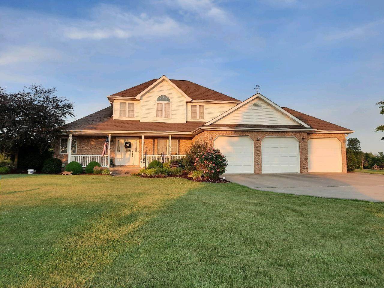 300 N Eagle Dr - Photo 1