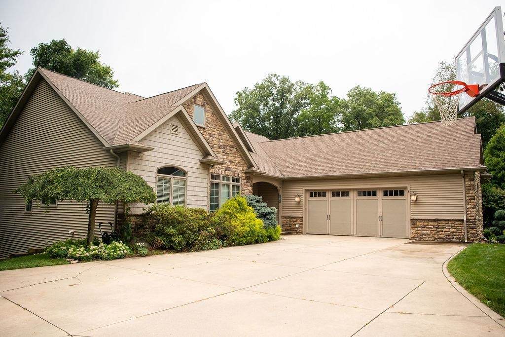 725 Gentry Lane - Photo 1