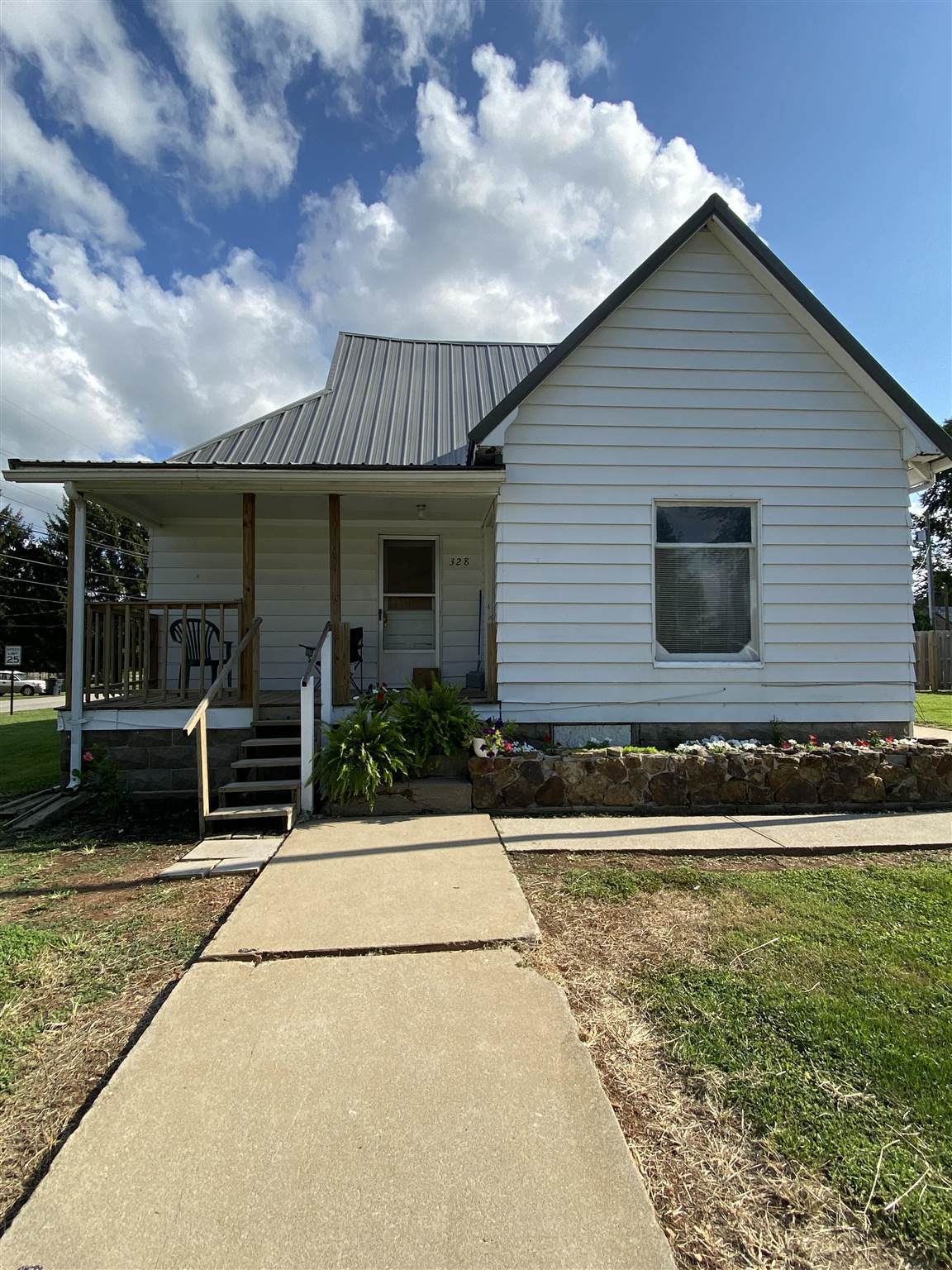 328 Wells Avenue - Photo 1