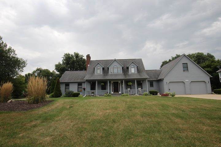 4924 Chickadee Drive - Photo 1