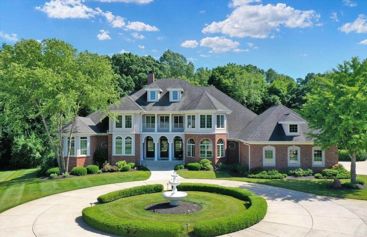 1010 Kingswood Rd W - Photo 1