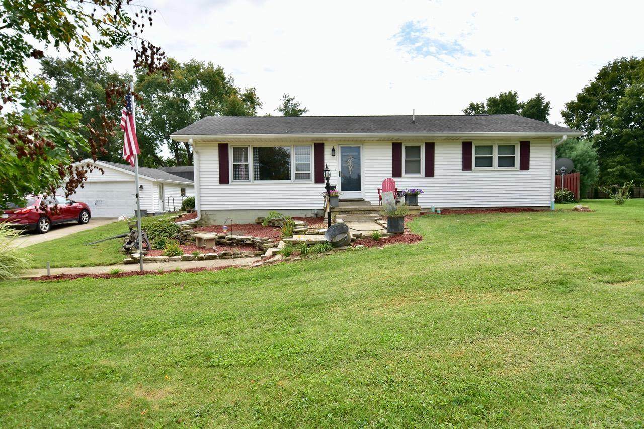 2905 State Road 225 E - Photo 1