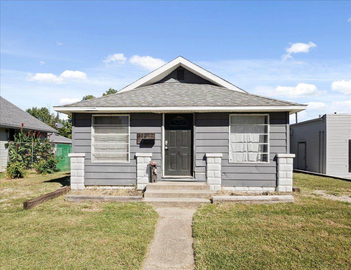 912 Broadway Street - Photo 1