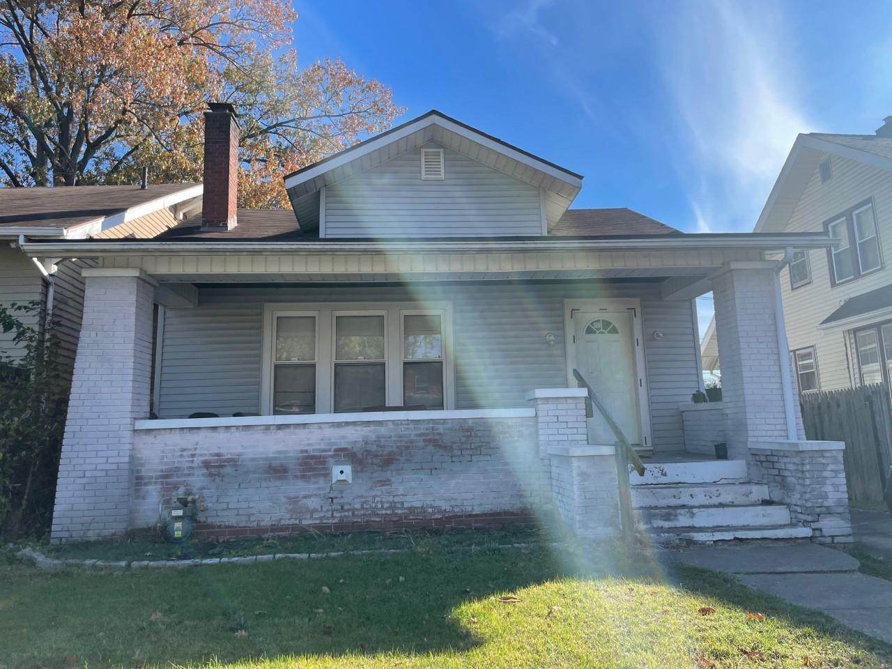 1604 Grand Avenue - Photo 1