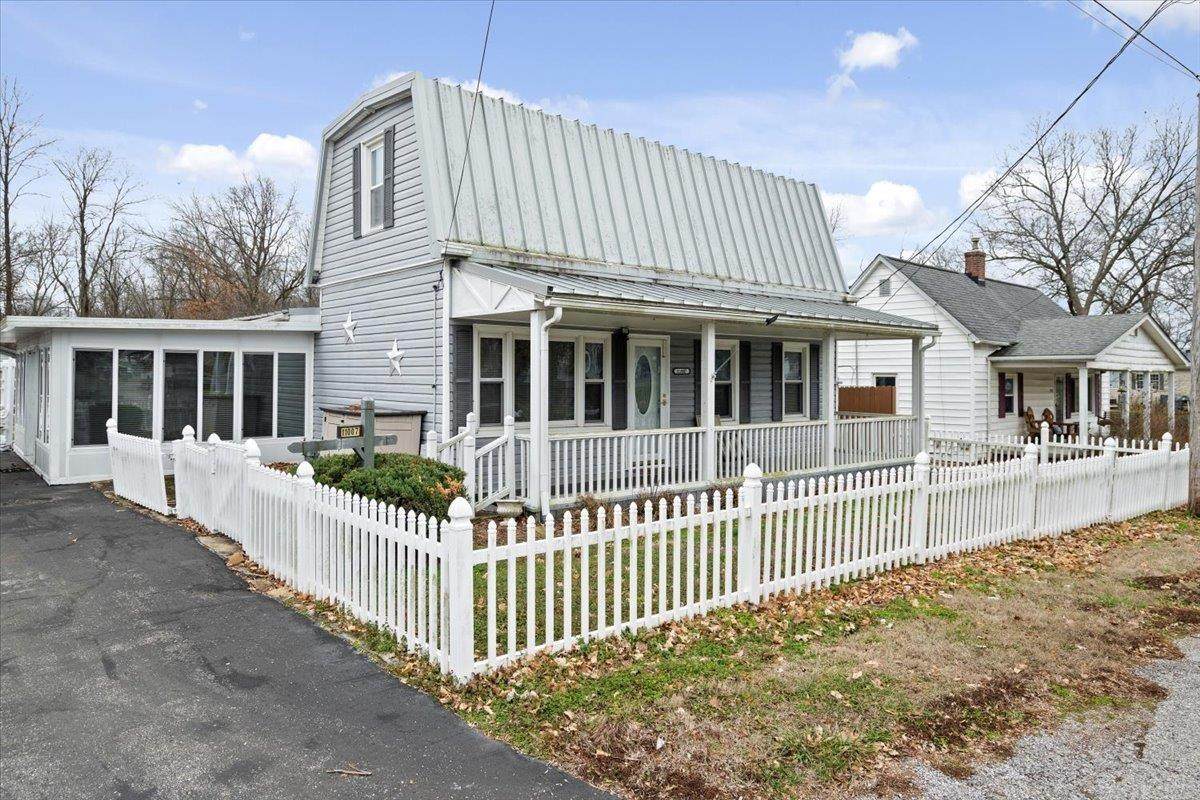 11007 South Street - Photo 1