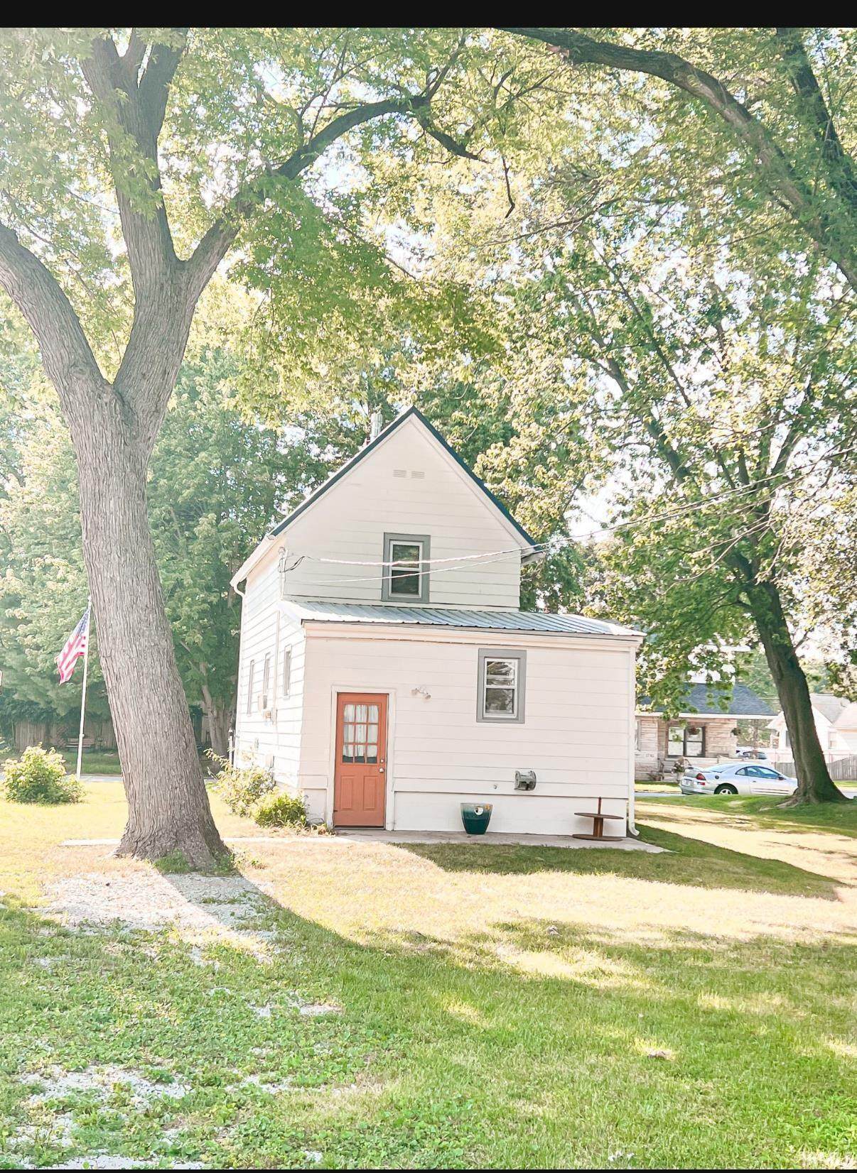 1742 Indiana Avenue - Photo 1