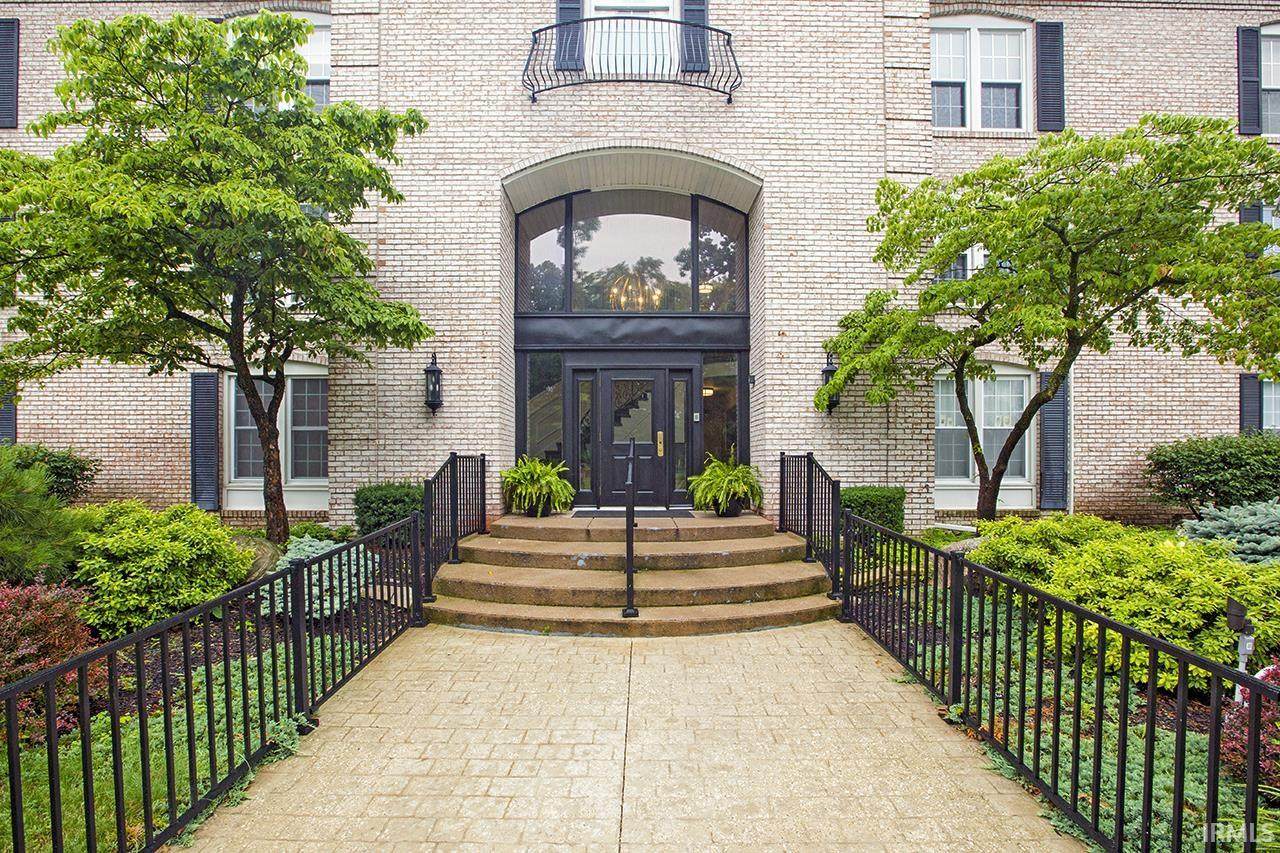 1077 Greenleaf Boulevard - Photo 1