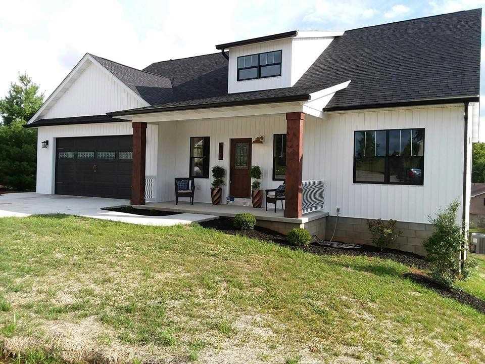 605 10th Street - Photo 1