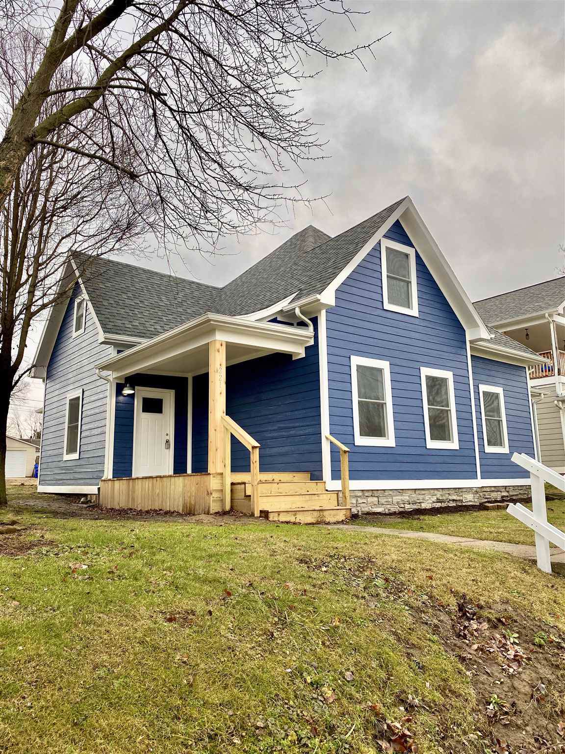 221 Vaile Avenue - Photo 1