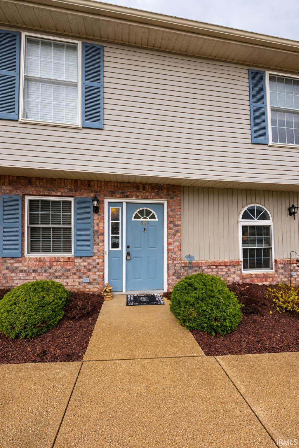 888 Sherwood Hills Drive - Photo 1