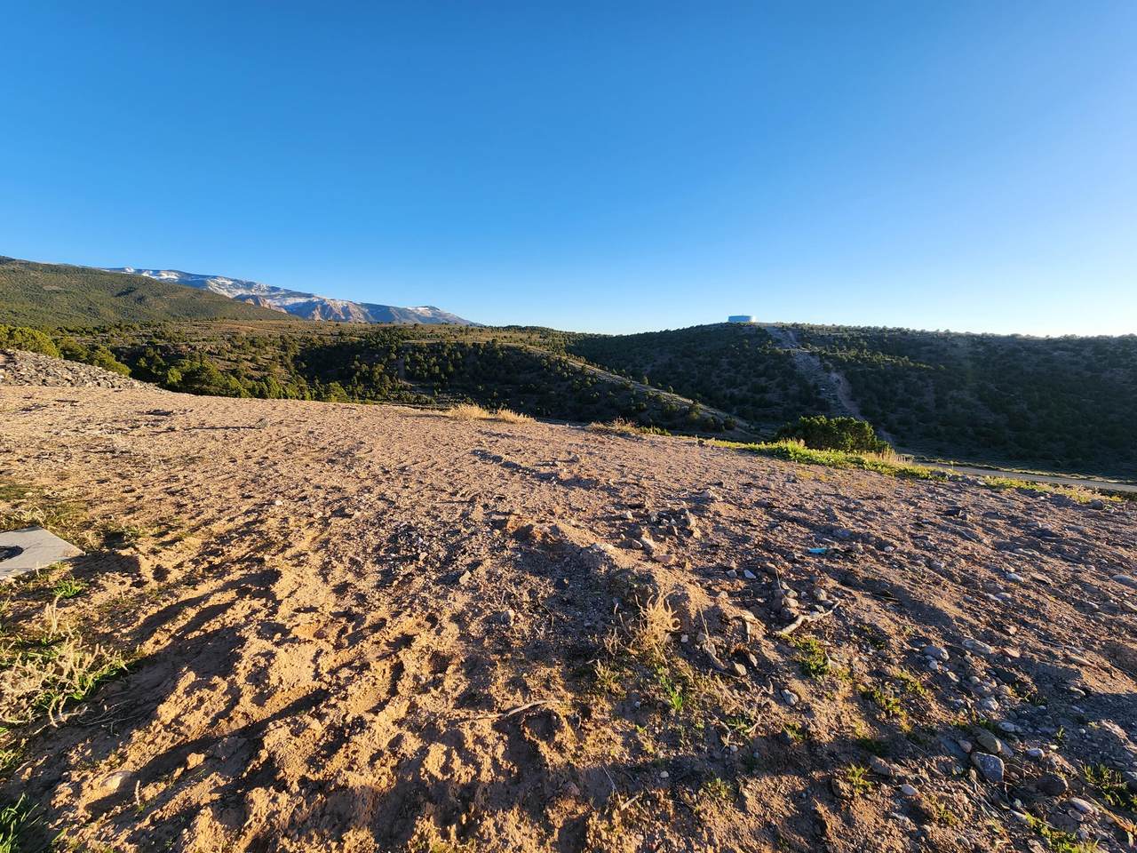 1022 Cliffs Dr - Photo 1