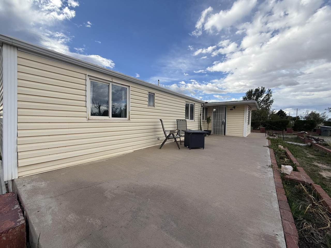 5241 2300 W - Photo 1