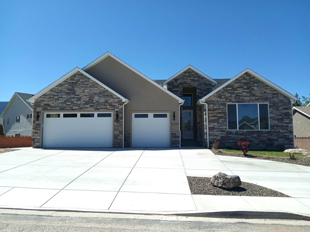 2259 Holly Cir - Photo 1