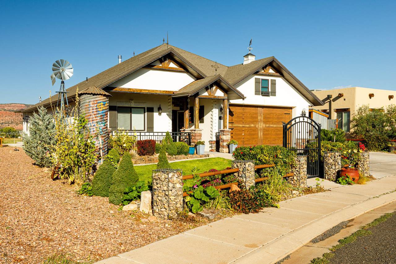 580 Cedar Cir - Photo 1