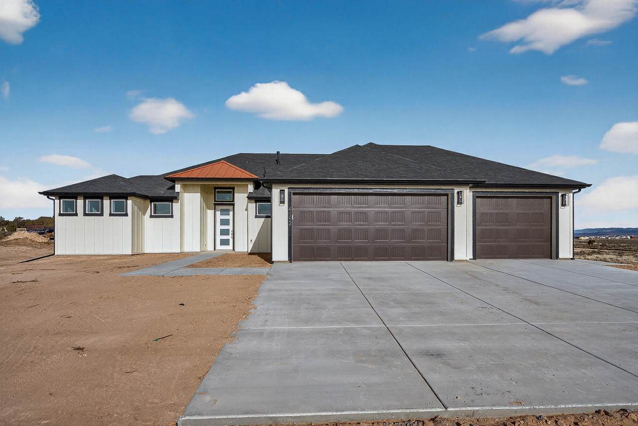 4192 Midvalley Rd - Photo 1