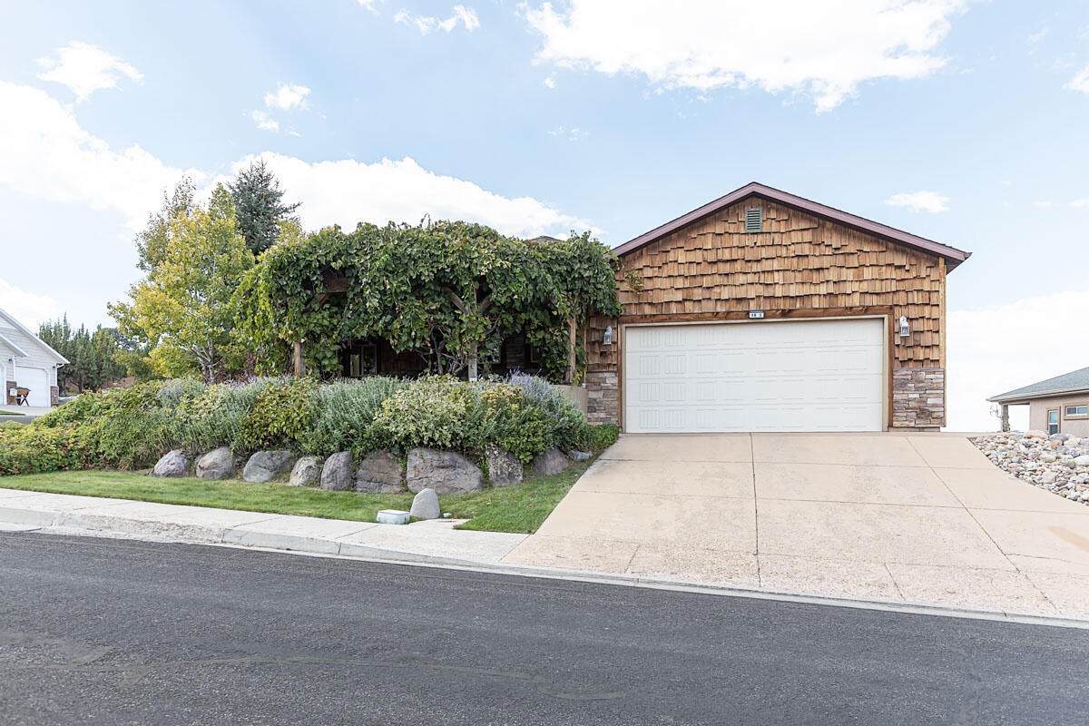 18 Beacon Dr - Photo 1