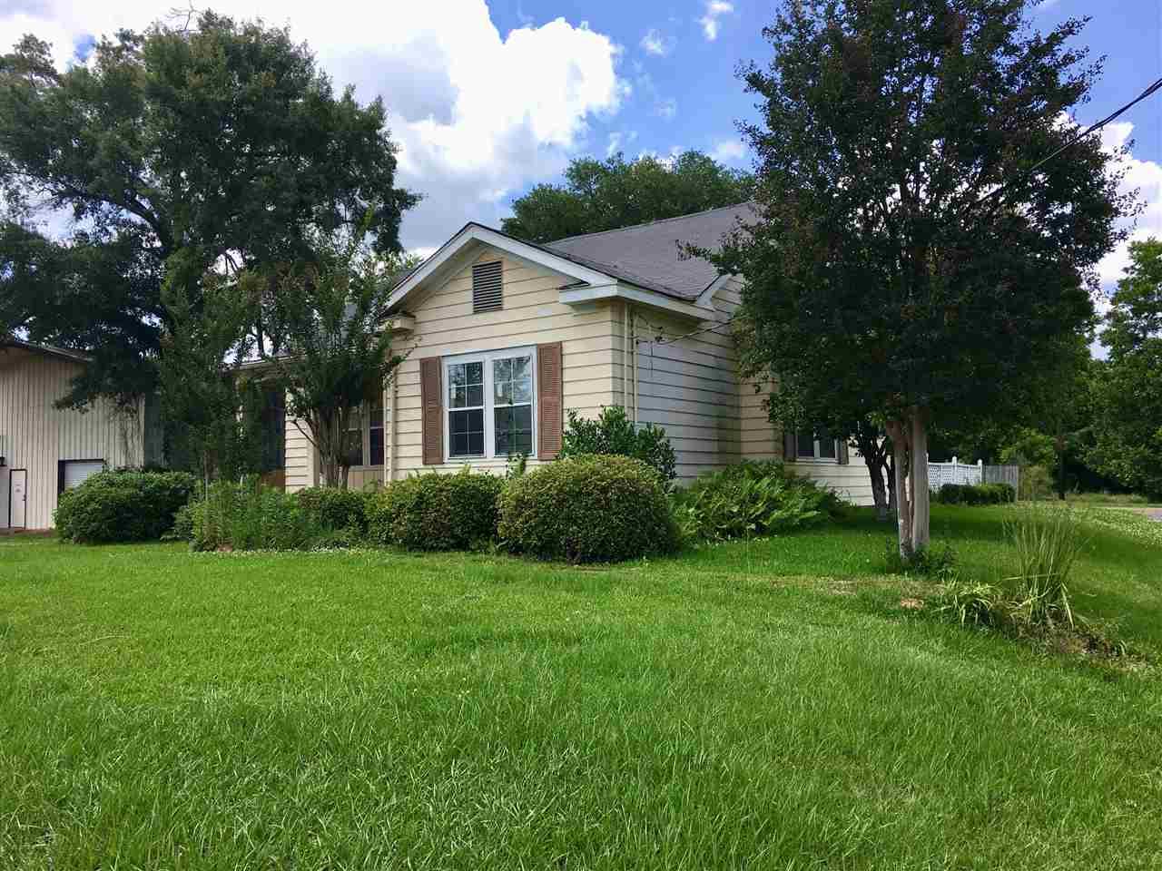 1113 E Peace St - Photo 1