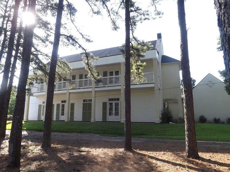 145 Pembroke Cir - Photo 1