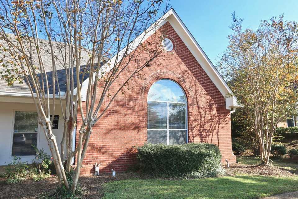 105 Executive Dr - Photo 1