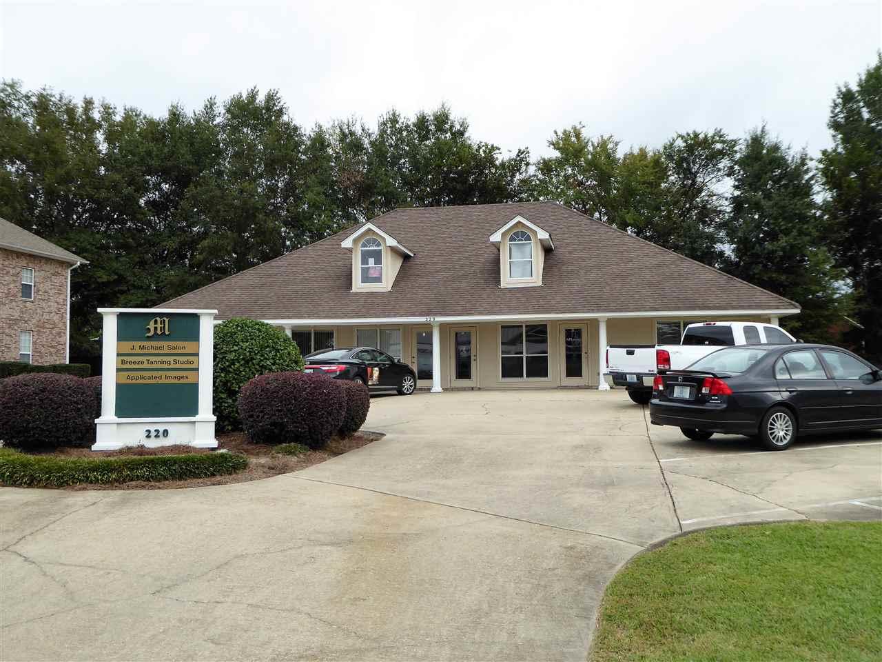 220 Avalon Cir - Photo 1