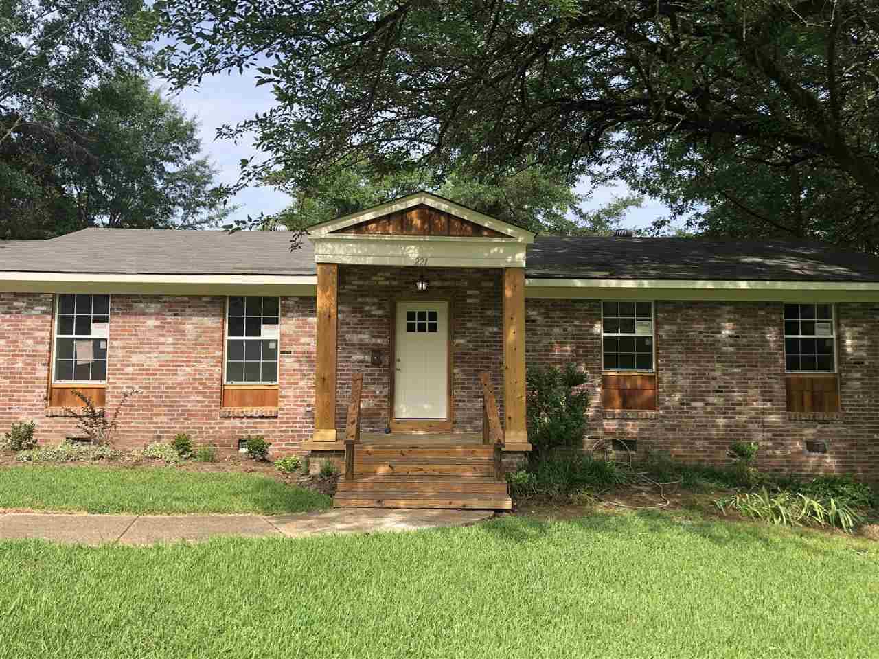 221 Maywood Cir - Photo 1