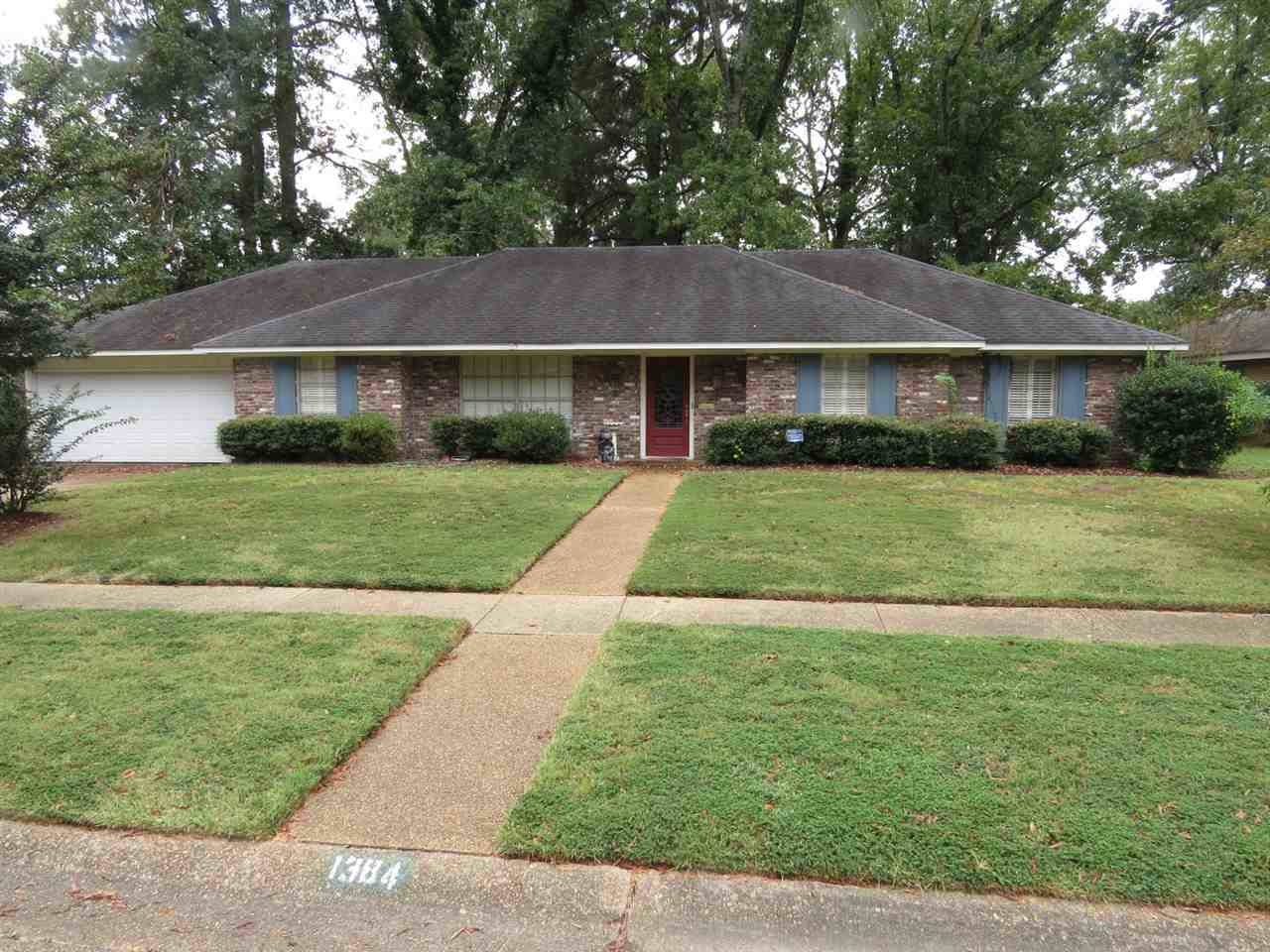 1384 Riverwood Dr - Photo 1