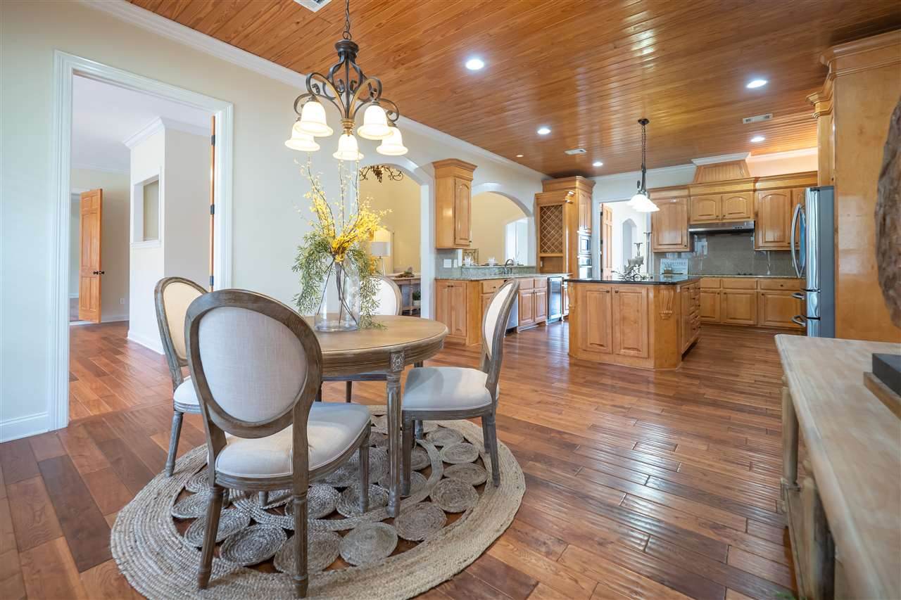 285 Lake Circle - Photo 1