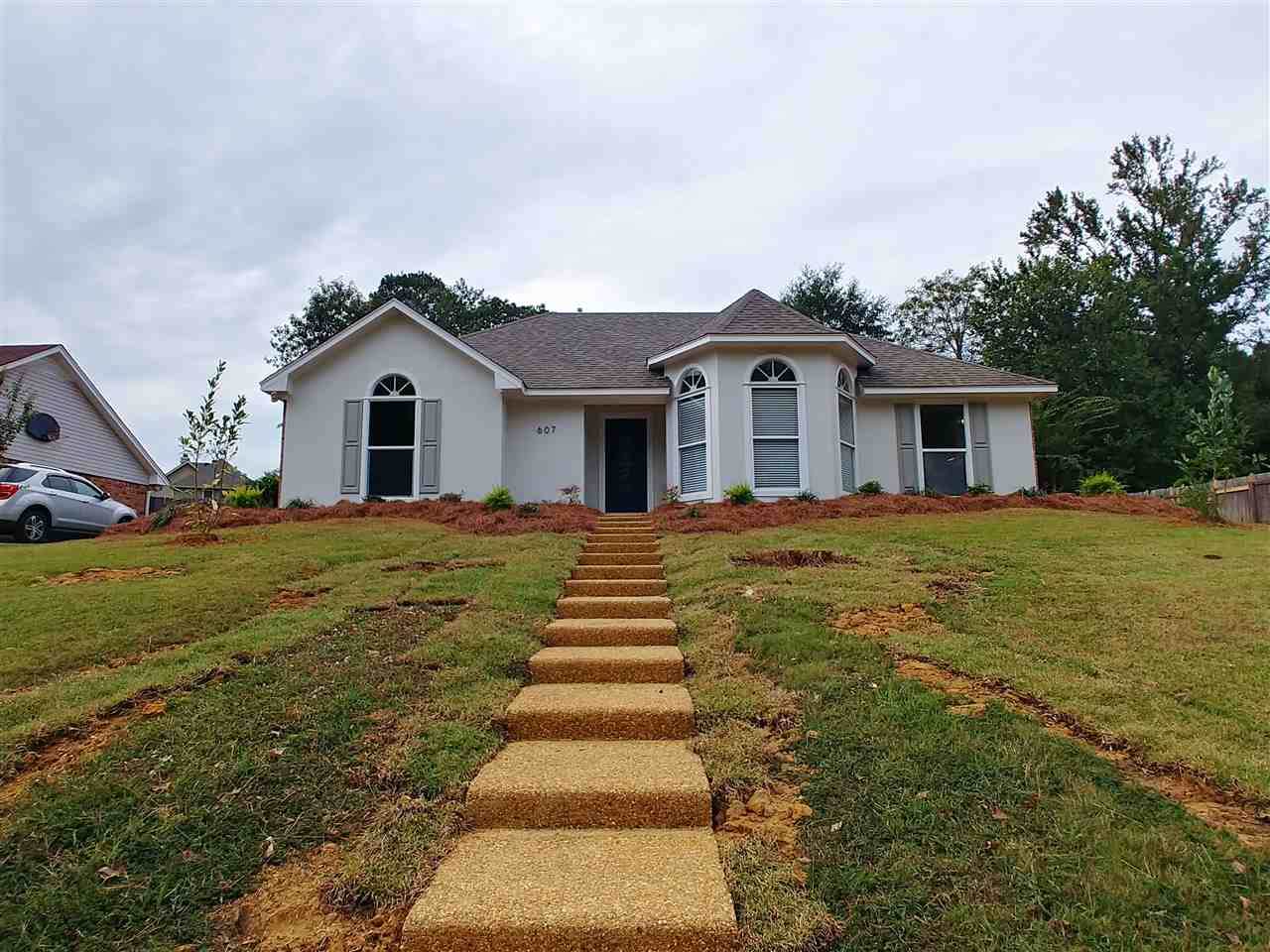 607 Treeline Dr - Photo 1