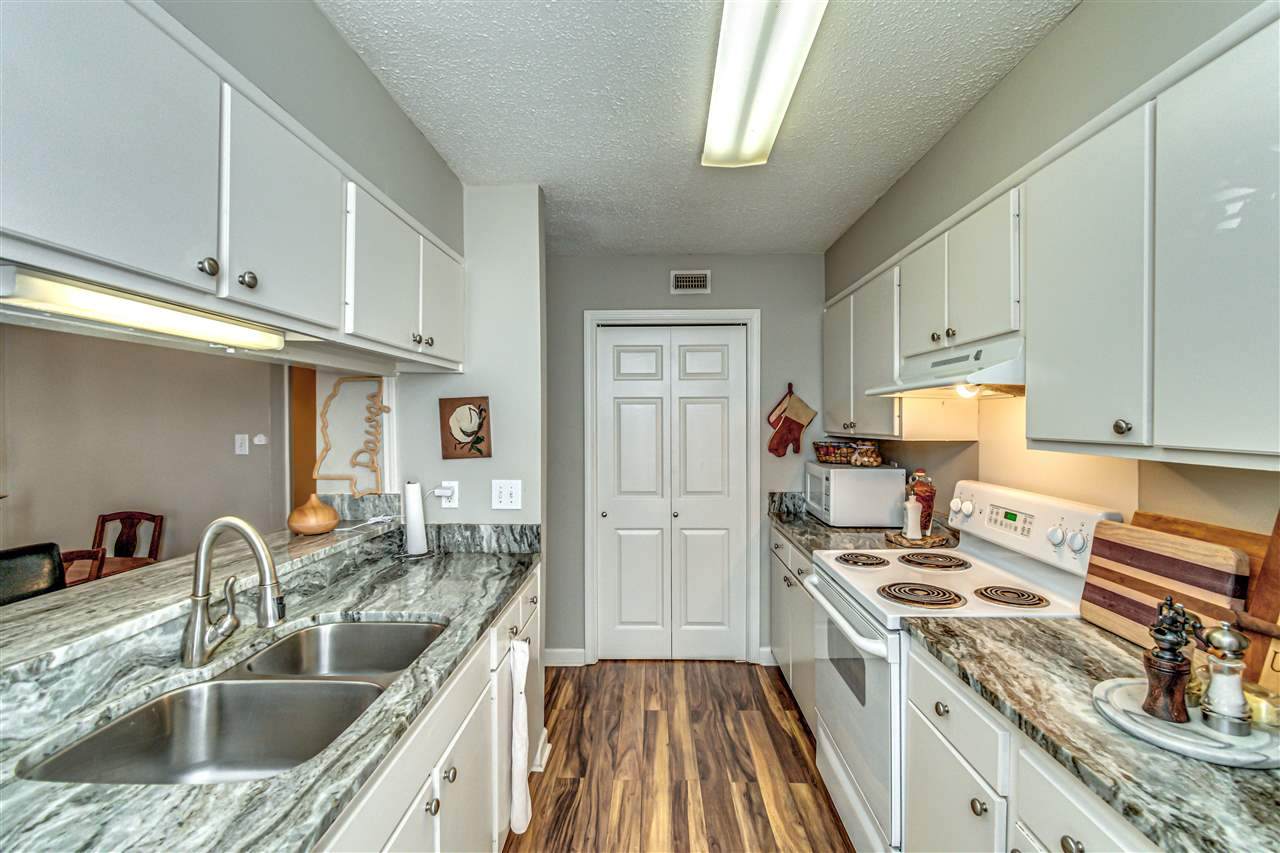 550 Post Rd - Photo 1