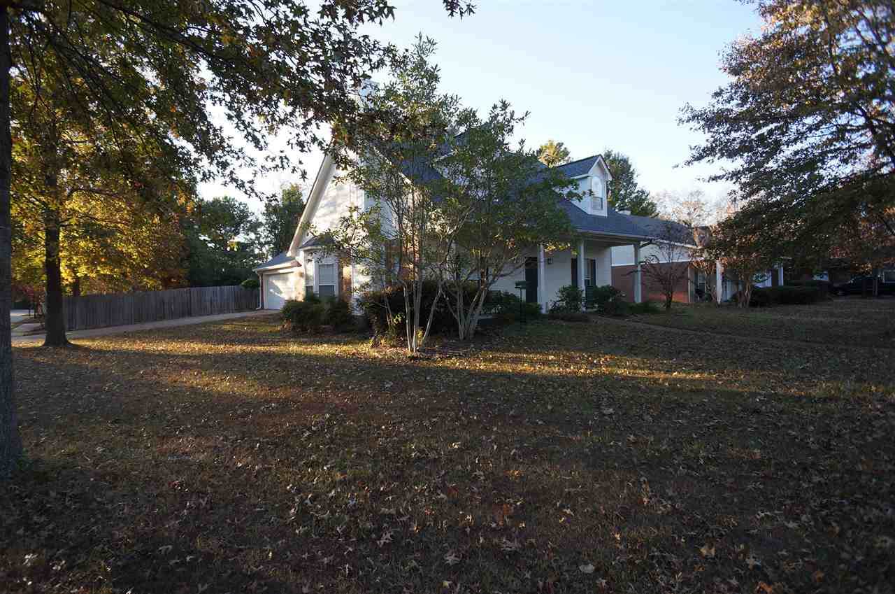 400 Spring Hill Dr - Photo 1